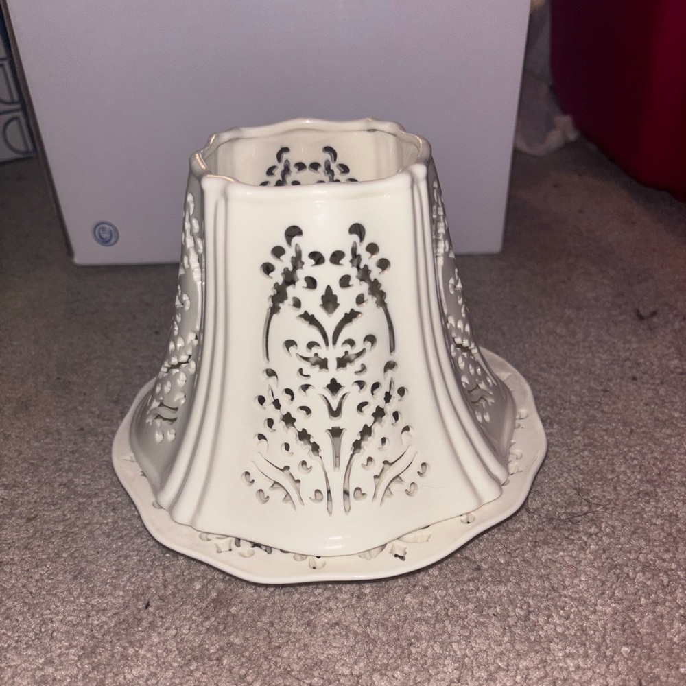Yankee Candle Cream Carved Porcelain Candle Topper Set
